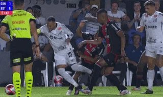 1738808623705094035.gif 开云体育-内马尔桑托斯首秀:挨踢,被扪,突突突!