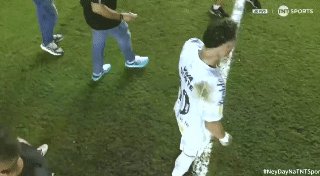 1738809507566010634.gif 开云体育-内马尔桑托斯首秀:挨踢,被扪,突突突!