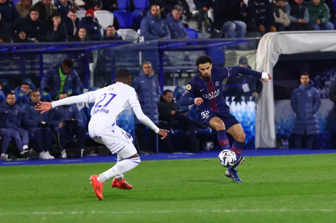 kaiyun网站-巴尔科拉制胜，PSG客场击败欧塞尔