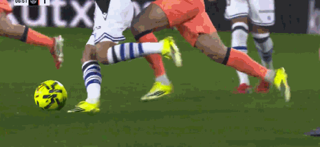 开云体育-世体：曼萨诺可能因为在皇社vs巴萨时的执法表现被停哨一轮