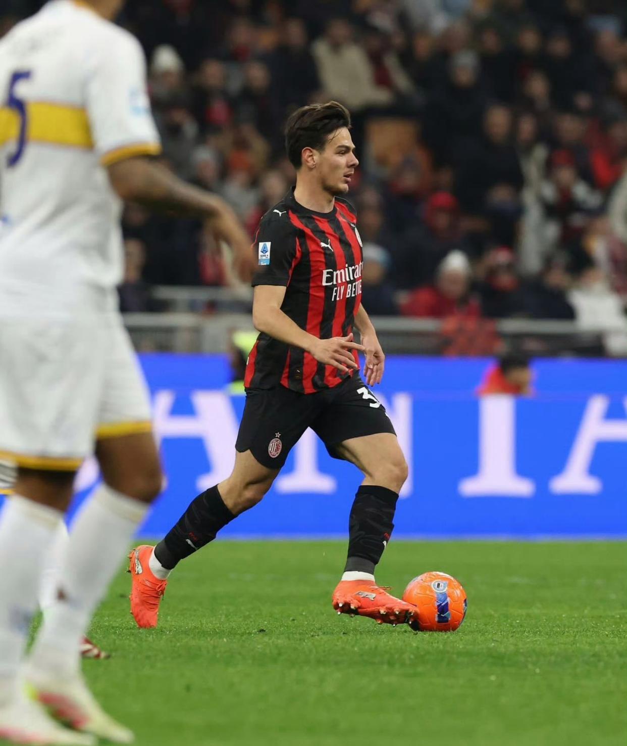 开云官方-挺过来了?米兰后发优势渐显,一周一赛成常态,替补球员回血