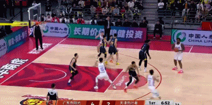 开云官方-菜鸡互啄!鬼才杜锋奇葩怪阵激活胡明轩,末节导演20-7逆转天津