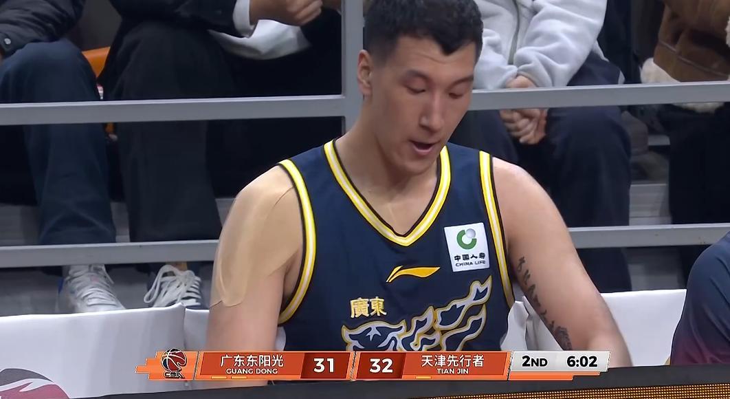 开云官方-菜鸡互啄!鬼才杜锋奇葩怪阵激活胡明轩,末节导演20-7逆转天津