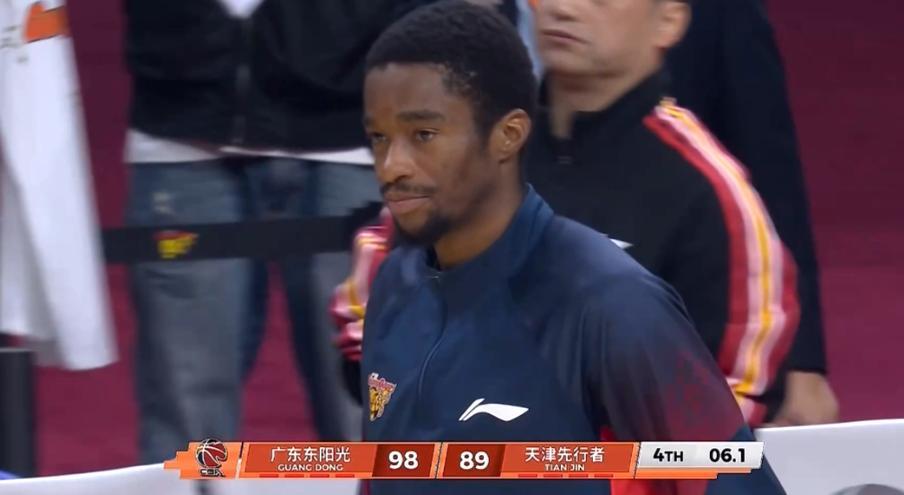 开云官方-菜鸡互啄!鬼才杜锋奇葩怪阵激活胡明轩,末节导演20-7逆转天津